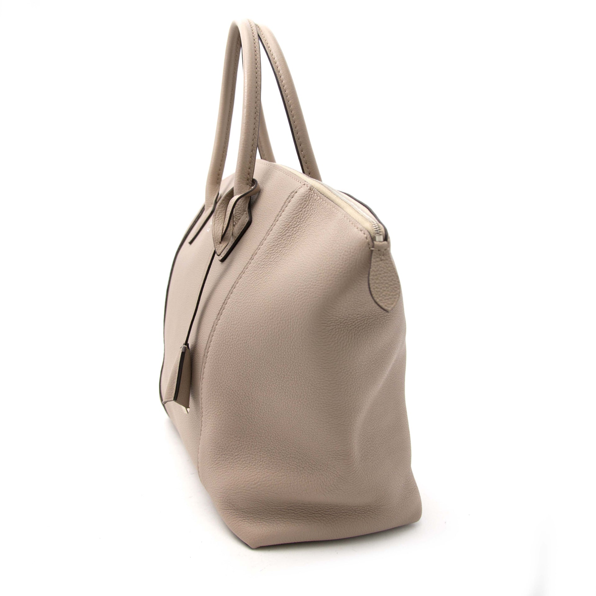 looking for a secondhand Louis Vuitton Veau Cashemire Soft Lockit MM Galet