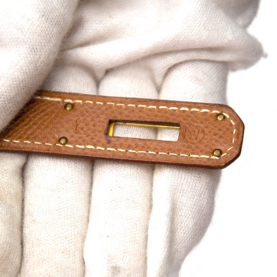 Searching for the perfect Hermès bag? We buy and sell your 100% authentic bags for the best price. Zoekt u de ideale Hermès handtas? Wij kopen en verkopen uw 100% authentieke handtassen voor de beste prijs.