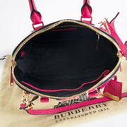 achetez Burberry Orchard Pink Embossed Leather Bag sur labellov en payez secure