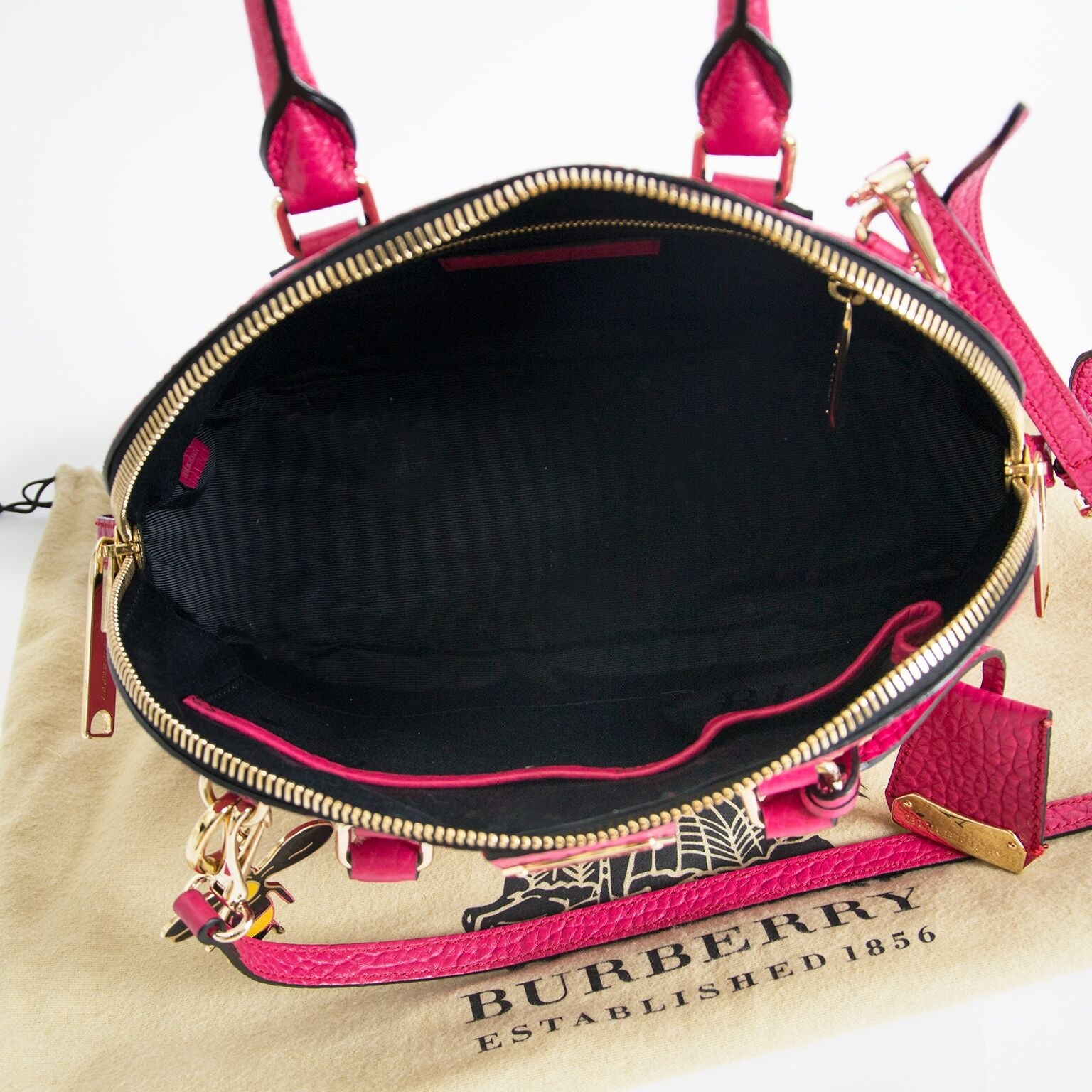 achetez Burberry Orchard Pink Embossed Leather Bag sur labellov en payez secure