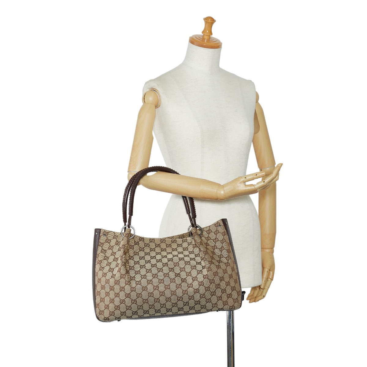 Shop safe online at Labellov in Antwerp, Brussel and Knokke this 100% authentic second hand Gucci Monogram Canvas Shoulder Bag