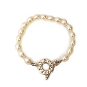 Tiffany & Co Pearl Bracelet. Buy authentic secondhand Pearl Tfiffany & Co bracelet. Tiffany's bracelet. Safe payment at LabelLOV, Antwerp.