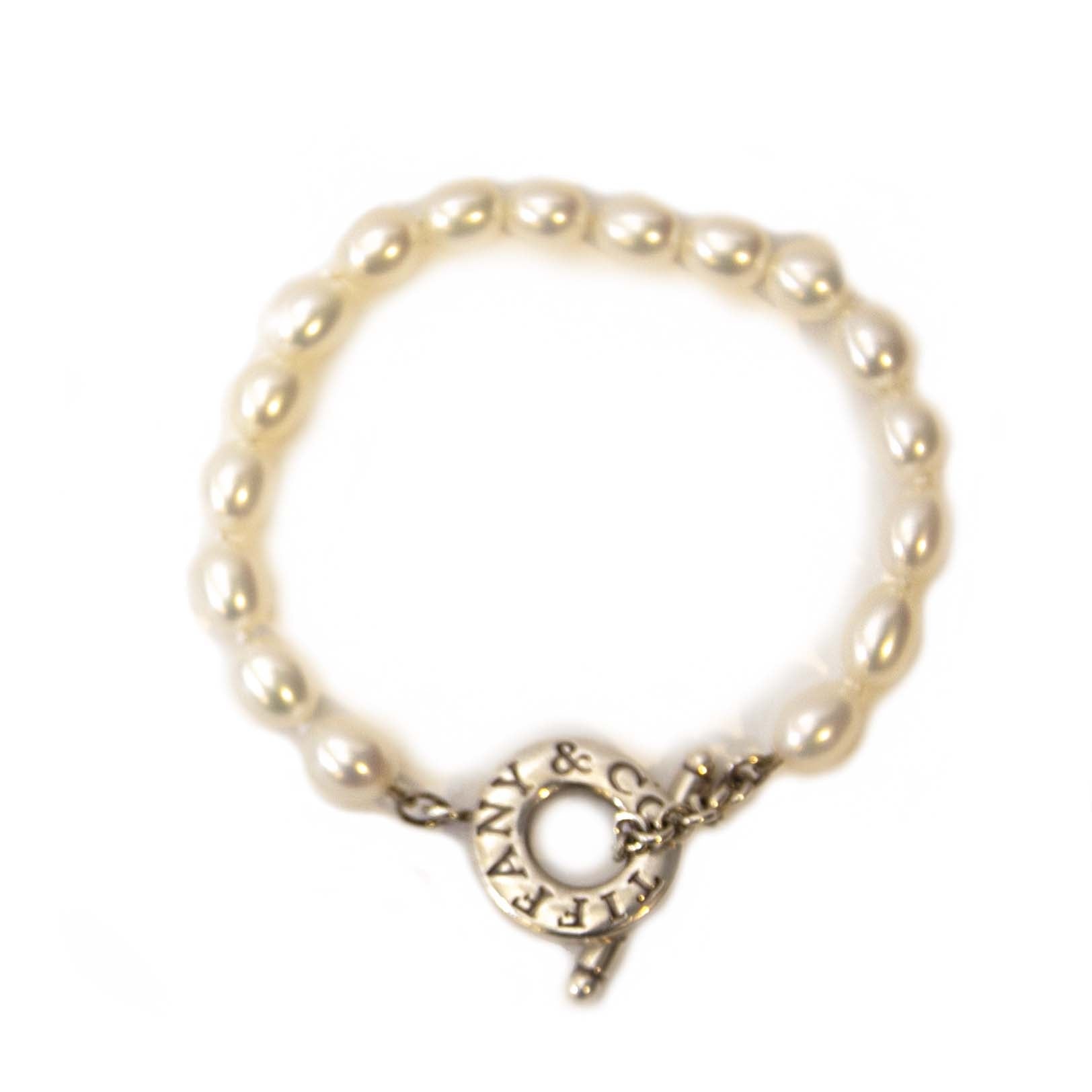 Tiffany & Co Pearl Bracelet. Buy authentic secondhand Pearl Tfiffany & Co bracelet. Tiffany's bracelet. Safe payment at LabelLOV, Antwerp.