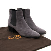 Wij kopen en verkopen uw Tod's Grey Suede Booties aan de beste prijs van het moment