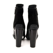 Buy authentic Tod's Black Combi Ankle Boots at the right price at LabelLOV vintage webshop. Luxe, vintage, fashion. Safe and secure online shopping. Antwerp, Belgium.