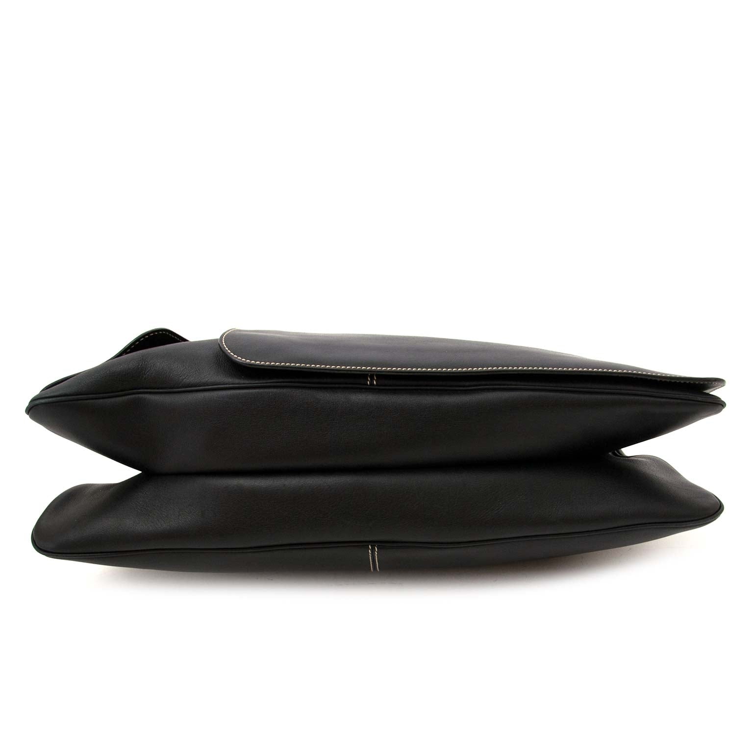 Buy authentic Tod's bags at Labellov vintage fashion webshop for the best price