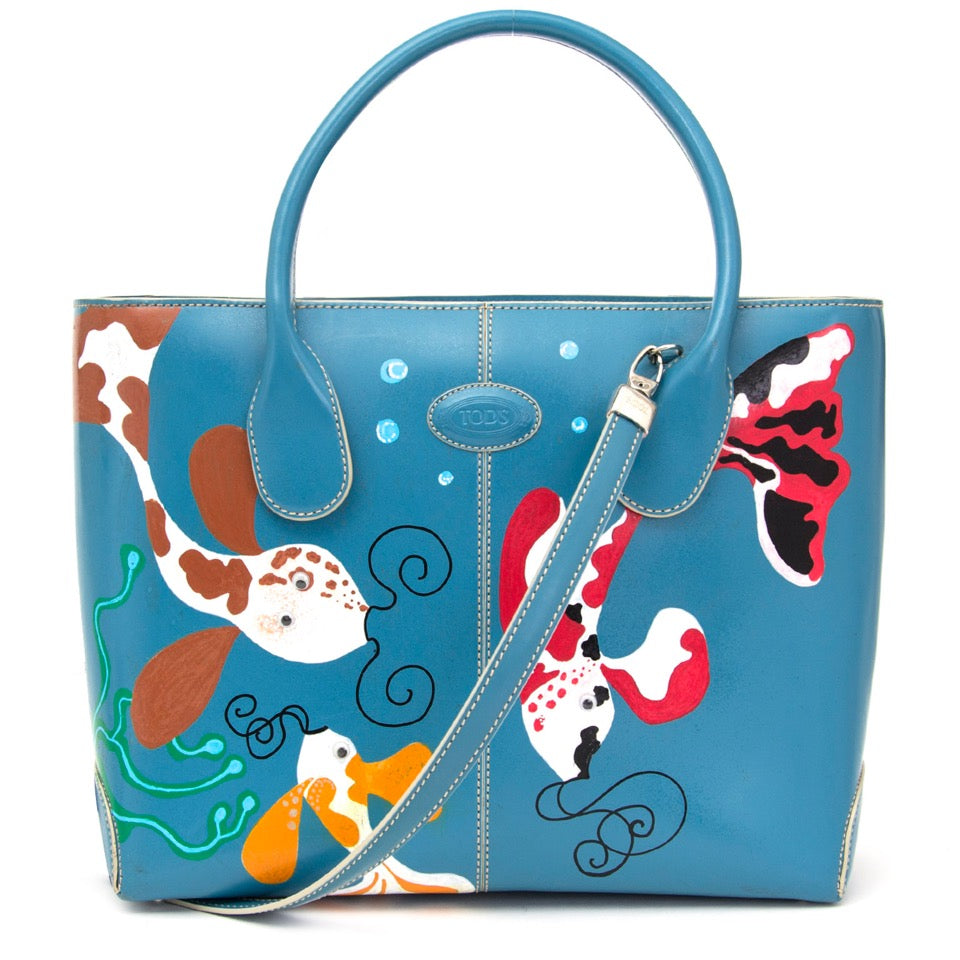 koop veilig online aan de beste prijs net als nieuw Tod’s Sky blue Top handle bag with Painted Fish detail