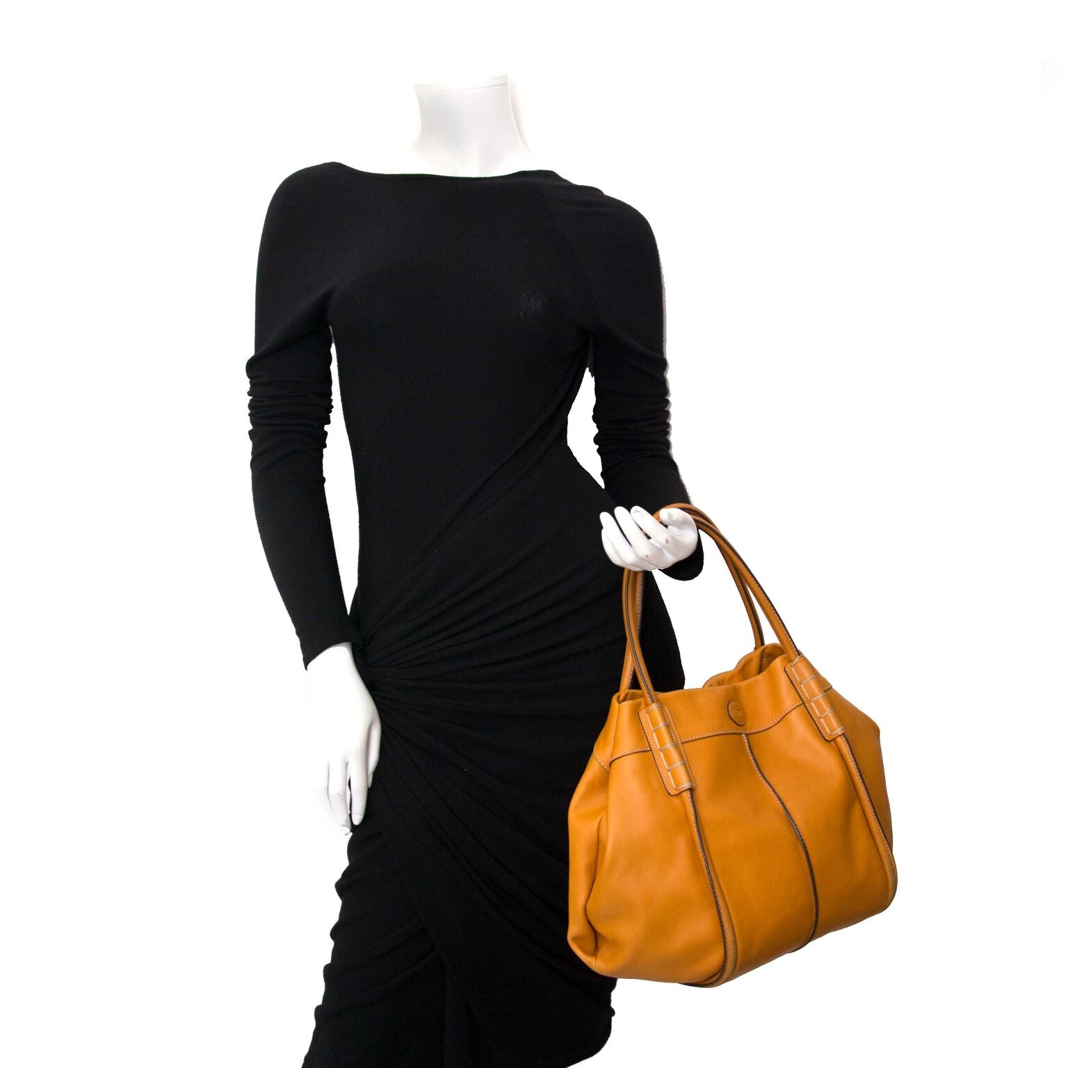 Buy now a beautiful bag from tods on labellov.com