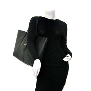 koop veilig tweedehands authentieke Tom Ford Calfskin Tubo Horizontal Tote Bag aan een goede prijs bij Labellov in Antwerpen