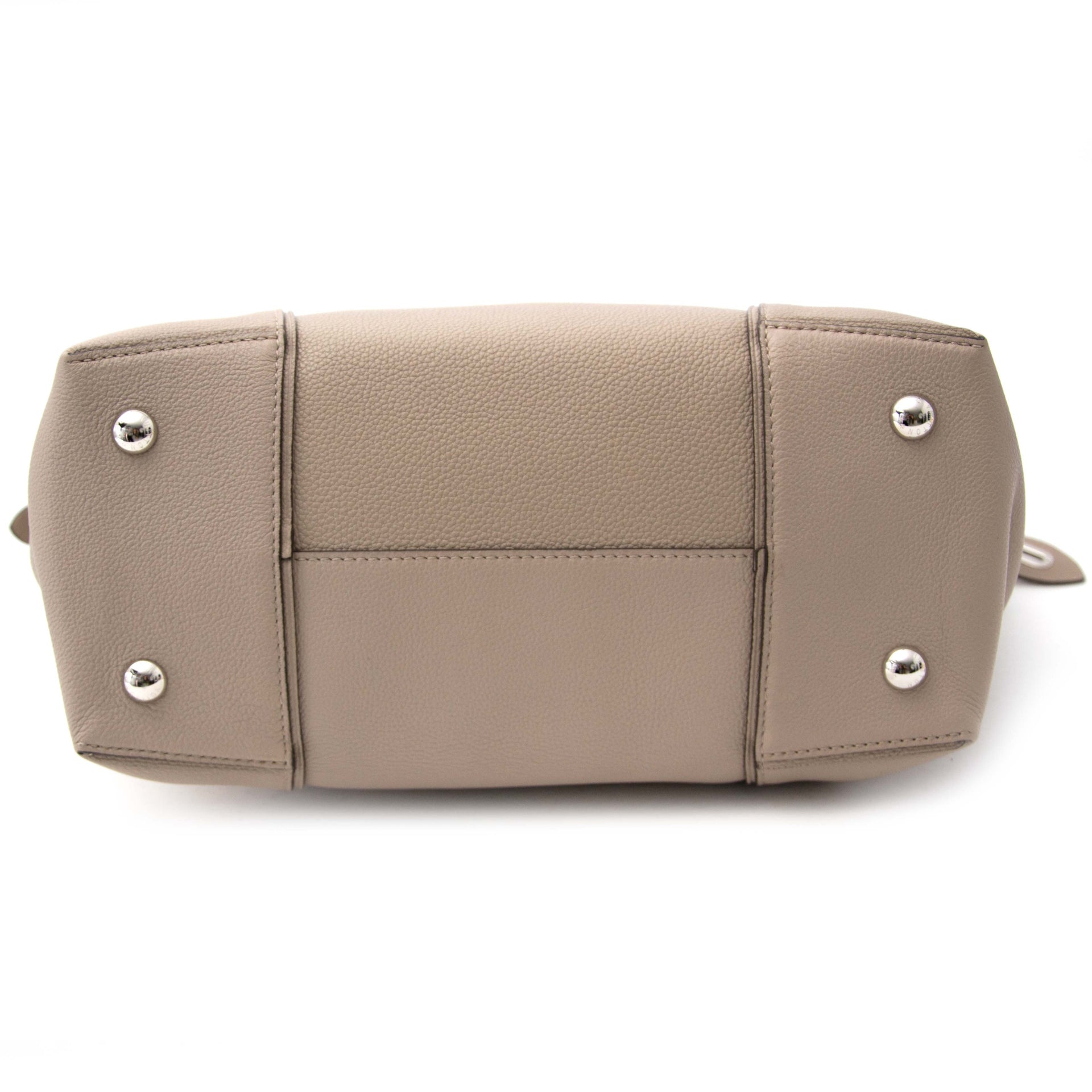 acheter en ligne pour le meilleur prix Louis Vuitton Veau Cashemire Soft Lockit MM Galet