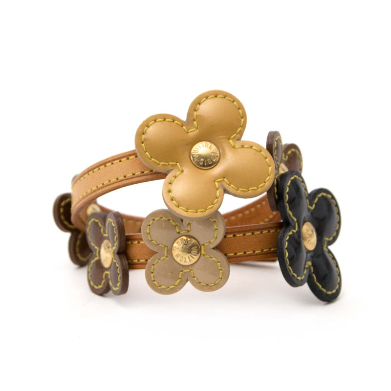 Louis Vuitton Lexington Cognac Leather Floral Fleurs Vernis Bracelet Buy authentic designer LV secondhand bracelet at Labellov at the best price. Safe and secure shopping. Koop tweedehands authentieke Louis Vuitton armband bij designer webwinkel labellov.