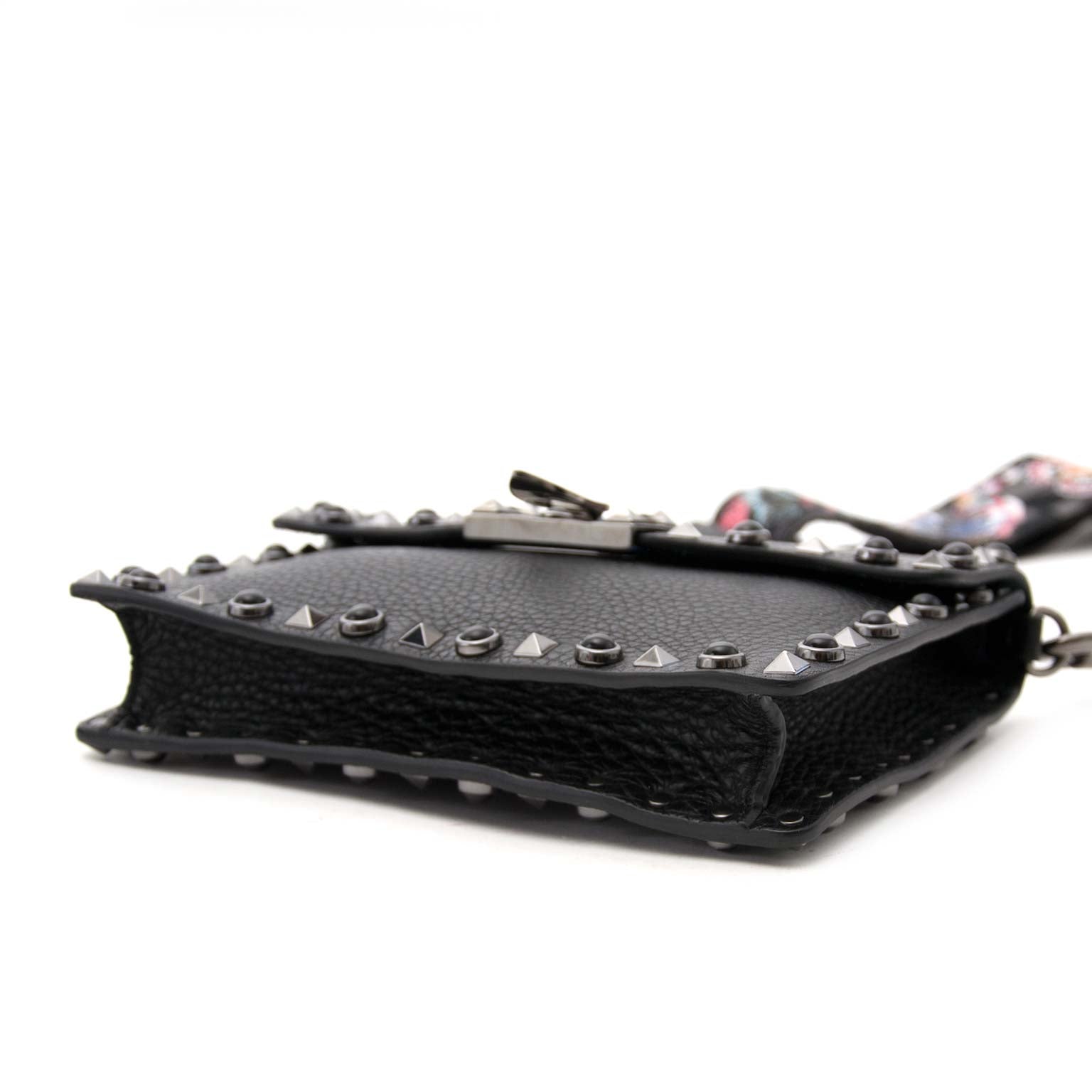 Valentino Garavani Rockstud Rolling Noir Leather Shoulder Bag kopen