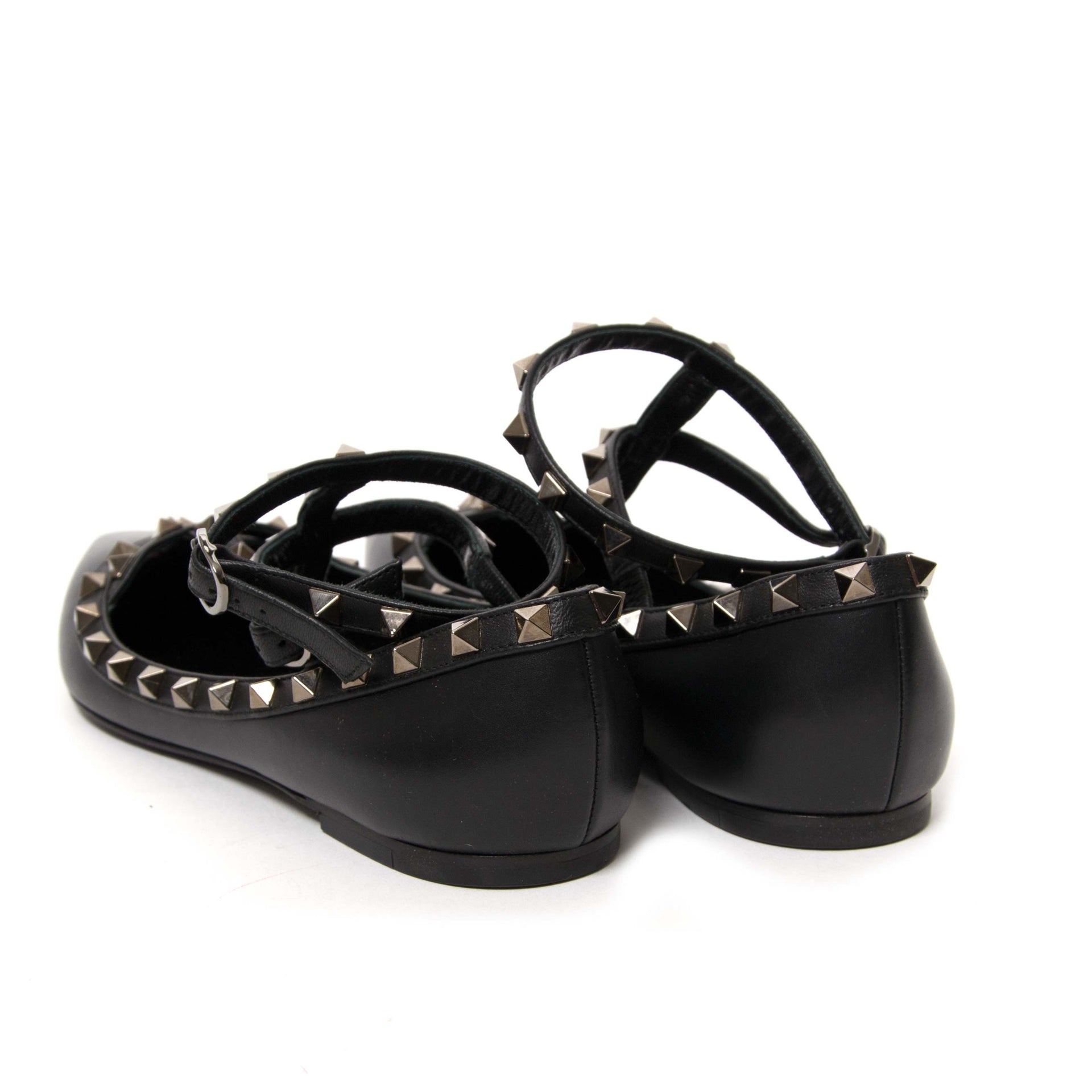 achetez Valentino Black Leather Rockstud Flats - Size 38,5 chez labellov et payez secure