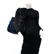 Achetez un authentique Valentino sac de main dans les couleurs noir et bleu pour le bon prix chez LabelLOV Anvers.