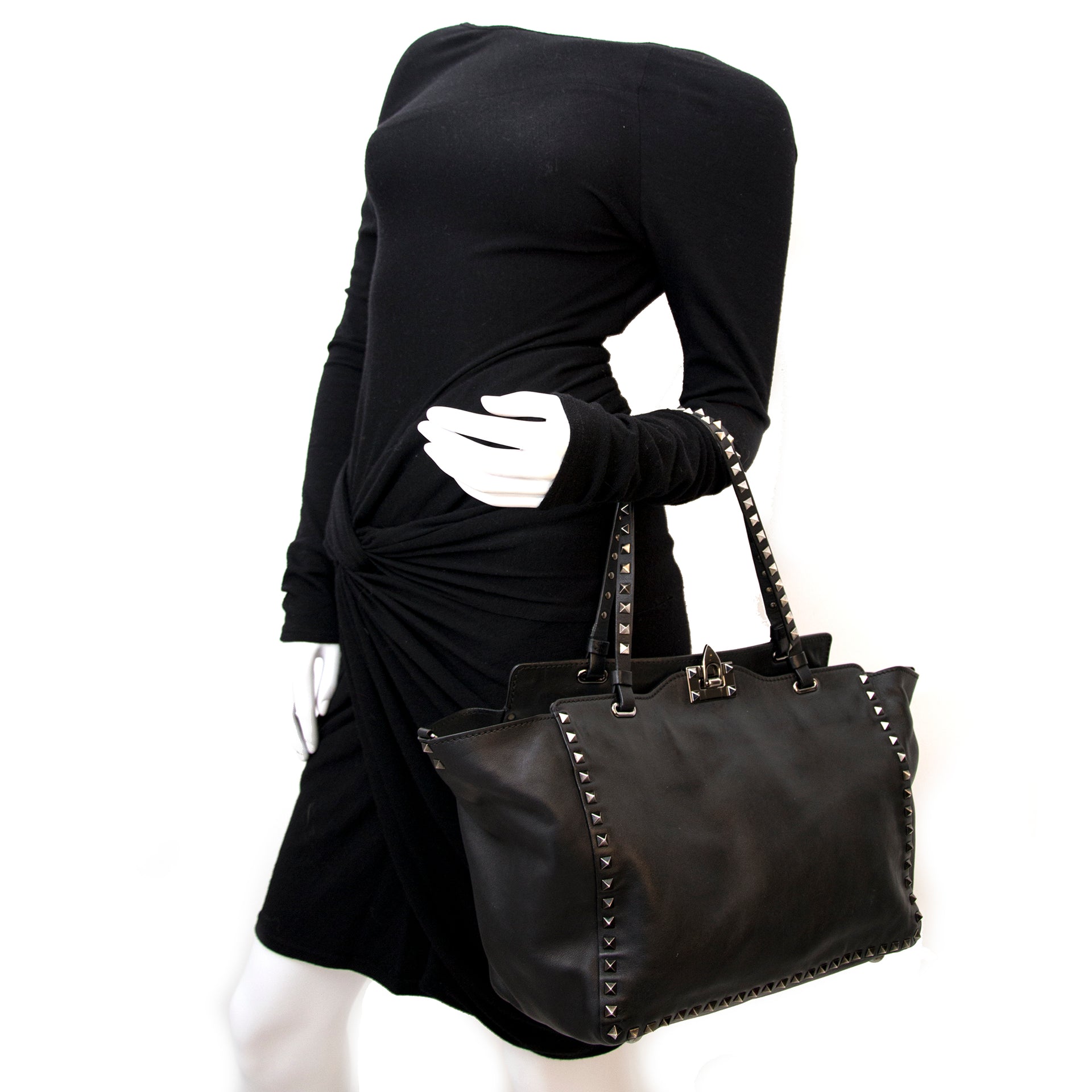 koop veilig online aan de beste prijs Valentino Black Rockstud Trapeze Tote