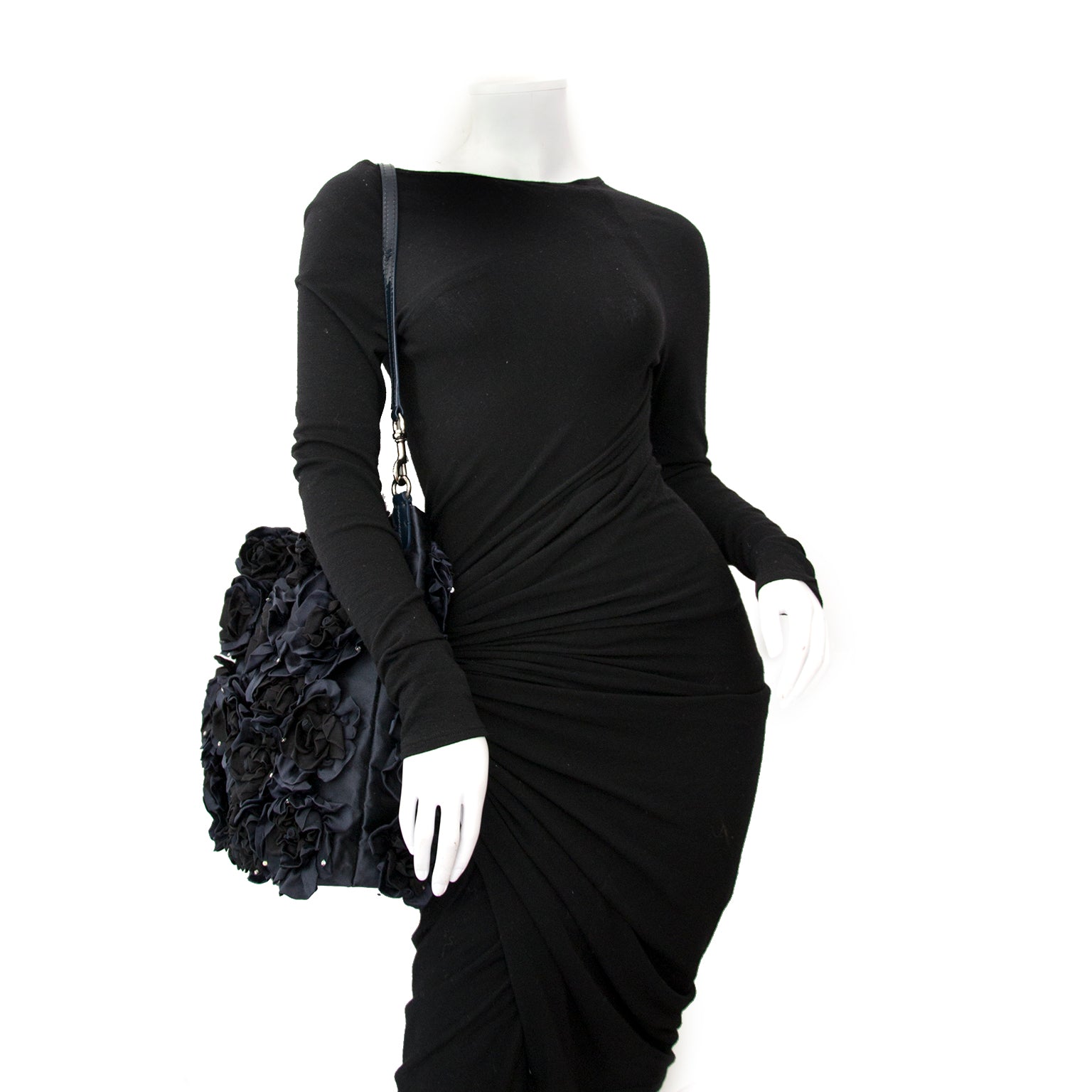Buy and sell your preloved designer bags for the best rates online at Labellov luxury