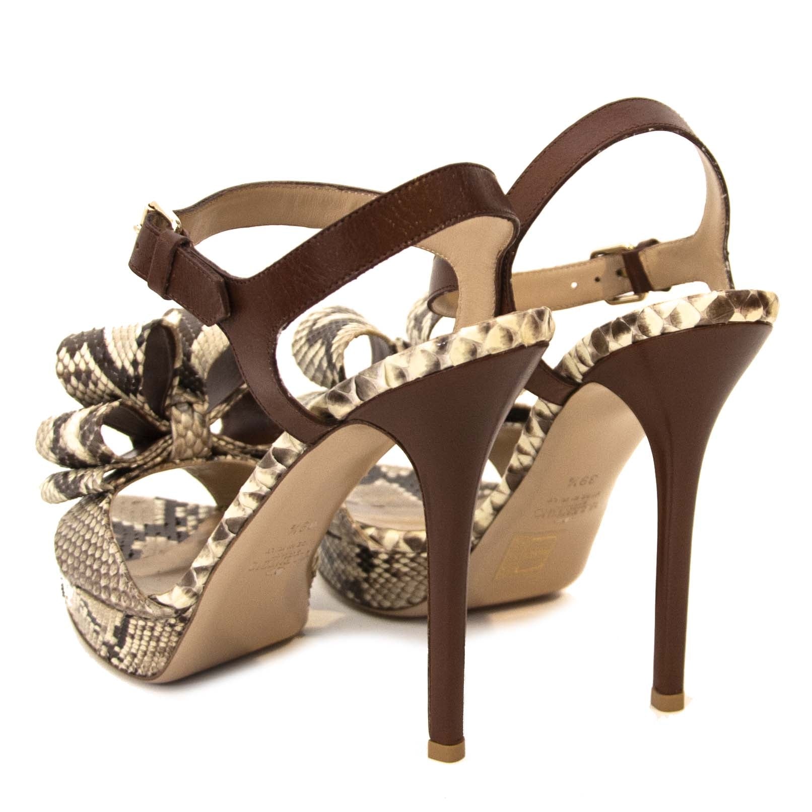Valentino Python Bow Heels - size 39.5 kopen en verkopen aan de beste prijs bij Labellov tweedehands lue in Antwerpen