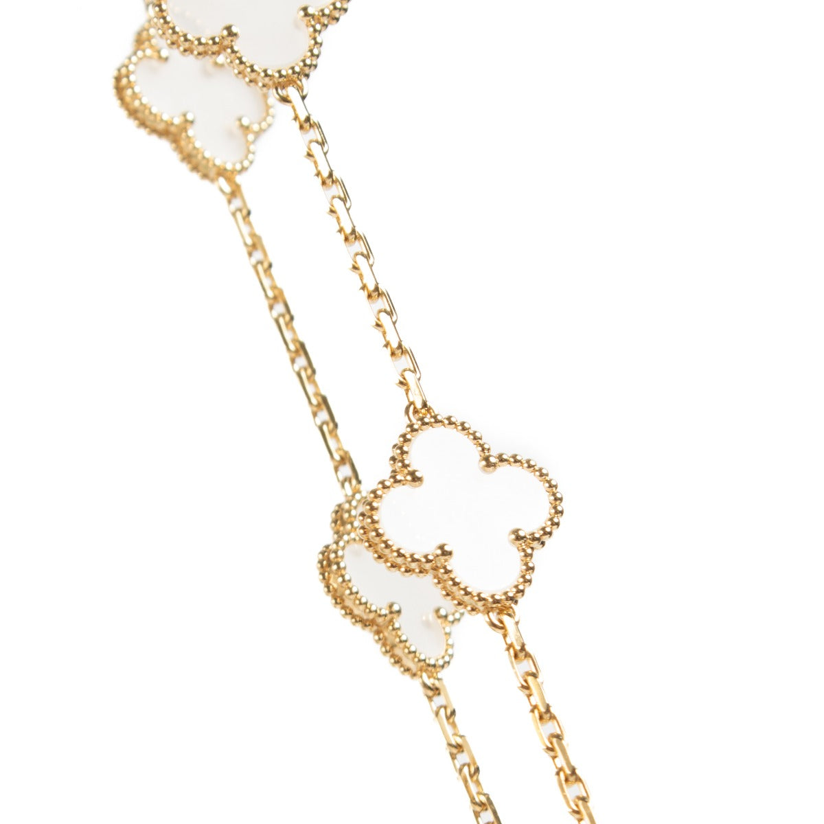 Collier long 20 motifs Vintage Alhambra Van Cleef & Arpels en cristal de roche et or jaune