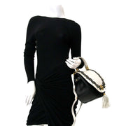 Koop authentieke tweedehands Versace tas in zwart / witte leder aan een eerlijke prijs bij LabelLOV. Veilig online shoppen.