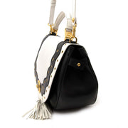 Achetez un authentique Versace sac de main dans les couleurs noir et blanche pour le bon prix chez LabelLOV.