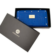 Koop authentieke tweedehands Gianni Versace portefeuille in blauw leder aan een eerlijke prijs bij LabelLOV. Veilig online shoppen. Luxe merken aan een goede prijs.