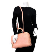 Koop authentieke tweedehands Versace handtassen in croco roze aan een eerlijke prijs bij LabelLOV. Veilig online shoppen.