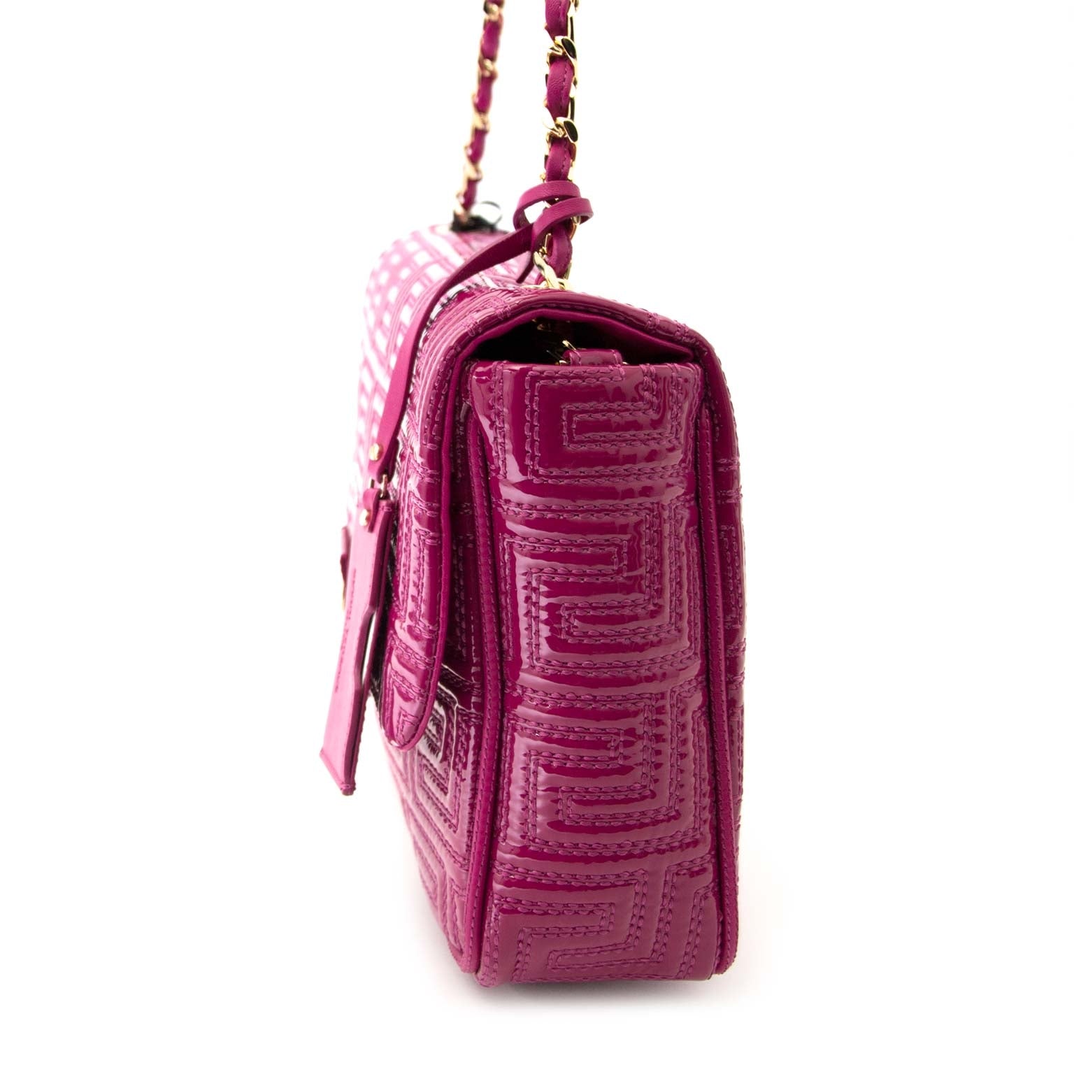 Versace Couture Fuchsia Patent Shoulder Bag Buy authentic designer versace secondhand bags at Labellov at the best price. Safe and secure shopping. Koop tweedehands authentieke versace tassen bij designer webwinkel labellov.