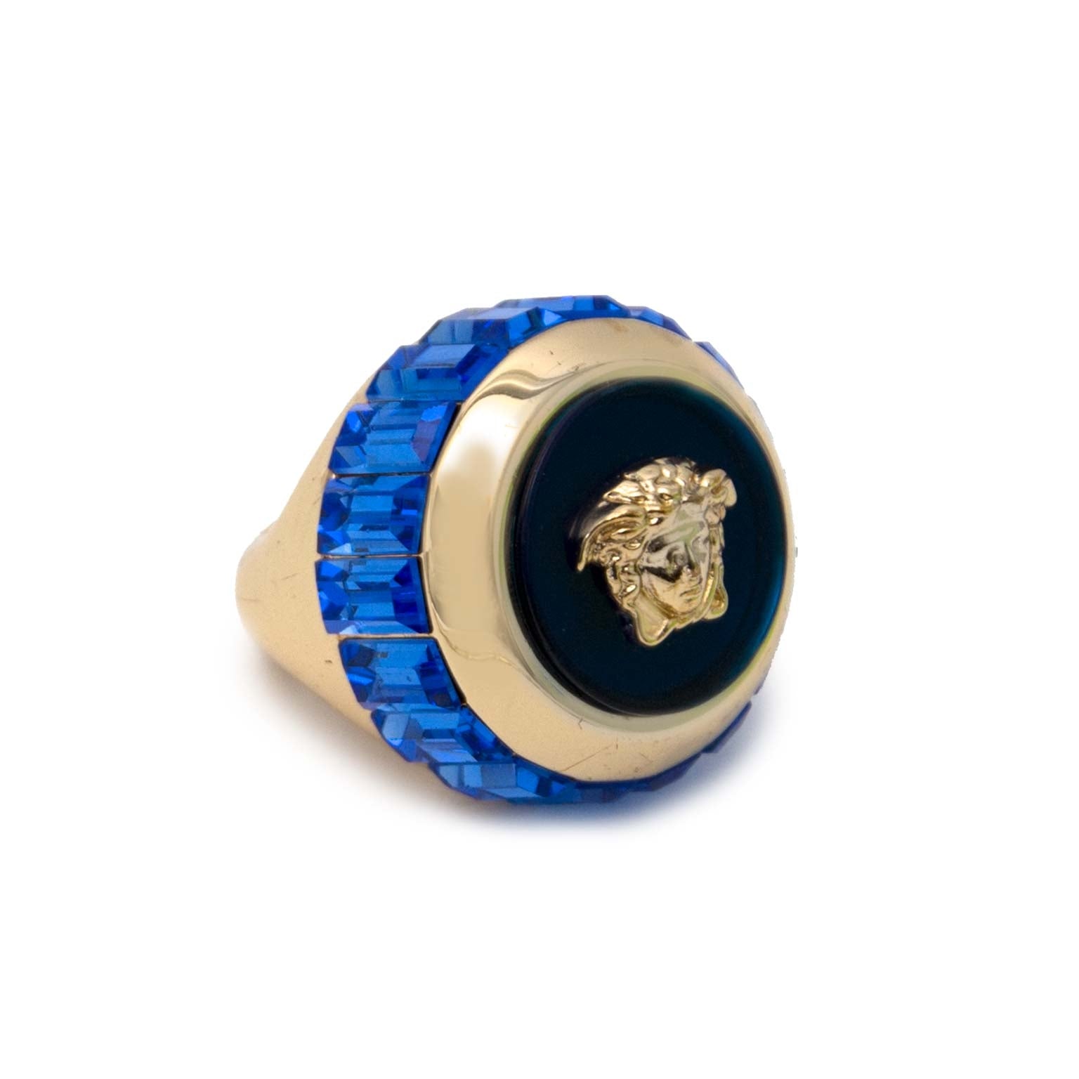 Versace Ring Chain Belt & Bracelet Gold Blue Jewelry Set Buy authentic designer Versace secondhand jewelry at Labellov at the best price. Safe and secure shopping. Koop tweedehands authentieke Versace juwelen ring riem bij designer webwinkel labellov