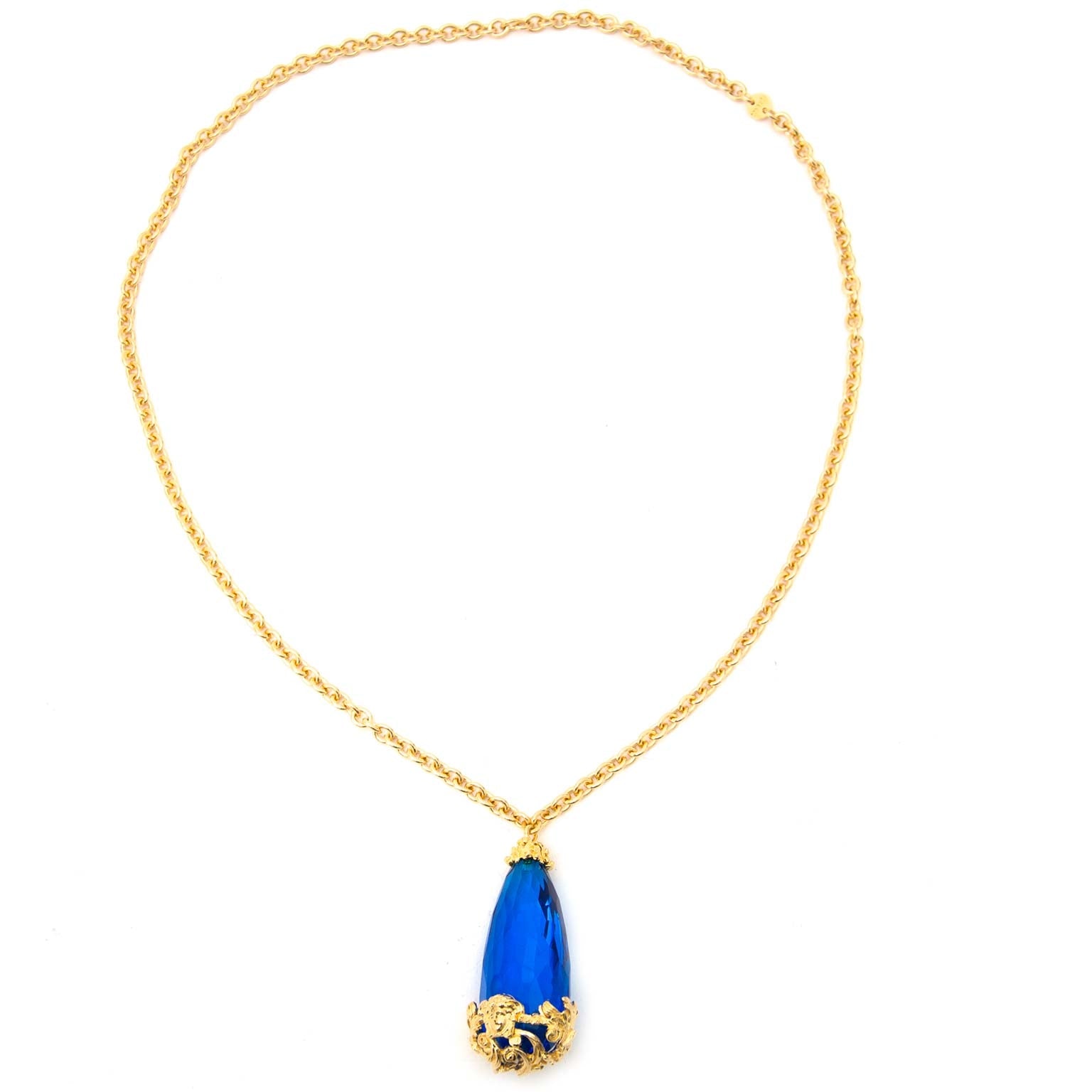 Versace Blue Stone Gold Chain Necklace Buy authentic designer Versace secondhand jewellery at Labellov at the best price. Safe and secure shopping. Koop tweedehands authentieke Versace juwelen bij designer webwinkel labellov.