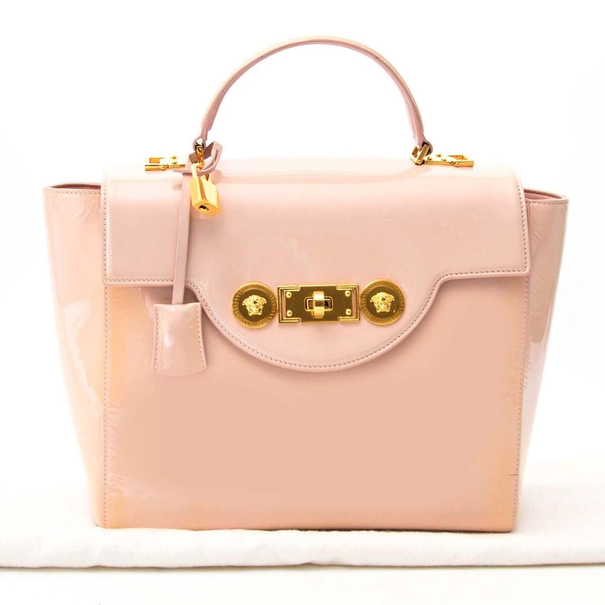 Want to buy an authentic secondhand Versace bag at the right price? Buy a Versace bag at LabelLOV, vintage webshop in Antwerp, Belgium