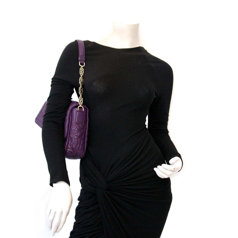 Versace Purple Quilted Paisley Medusa Shoulder Bag Buy authentic designer Versace secondhand bags at Labellov at the best price. Safe and secure shopping. Koop tweedehands authentieke Versace tassen bij designer webwinkel labellov.