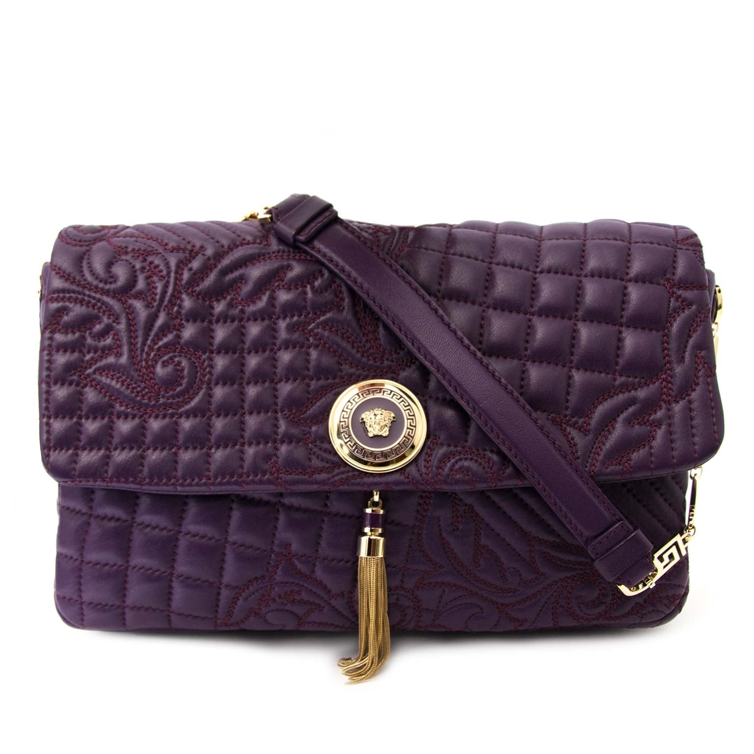 Versace Purple Quilted Paisley Medusa Shoulder Bag Buy authentic designer Versace secondhand bags at Labellov at the best price. Safe and secure shopping. Koop tweedehands authentieke Versace tassen bij designer webwinkel labellov.