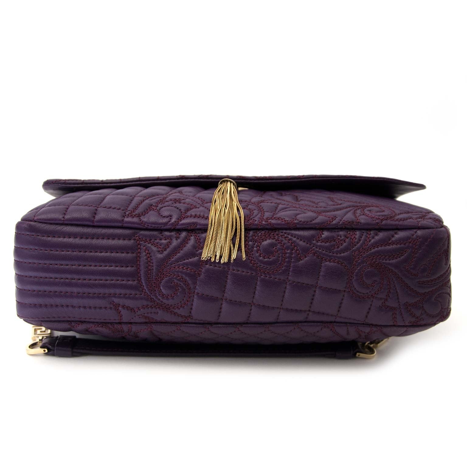 Versace Purple Quilted Paisley Medusa Shoulder Bag Buy authentic designer Versace secondhand bags at Labellov at the best price. Safe and secure shopping. Koop tweedehands authentieke Versace tassen bij designer webwinkel labellov.