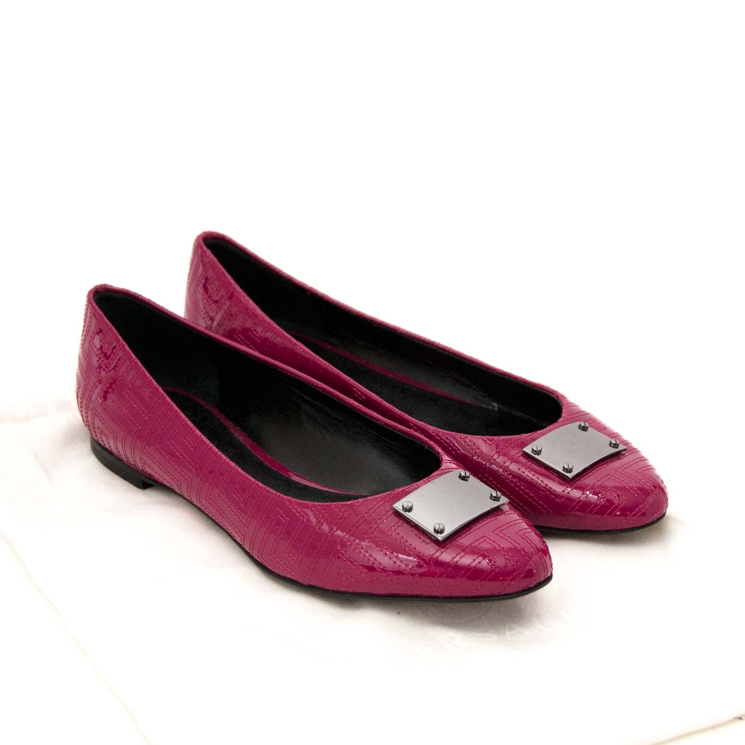 op zoek naar Gianni Versace Couture Patent Fuchsia Ballerinas maat 37,5? Nu te koop bij labellov.com tegen de beste prijs