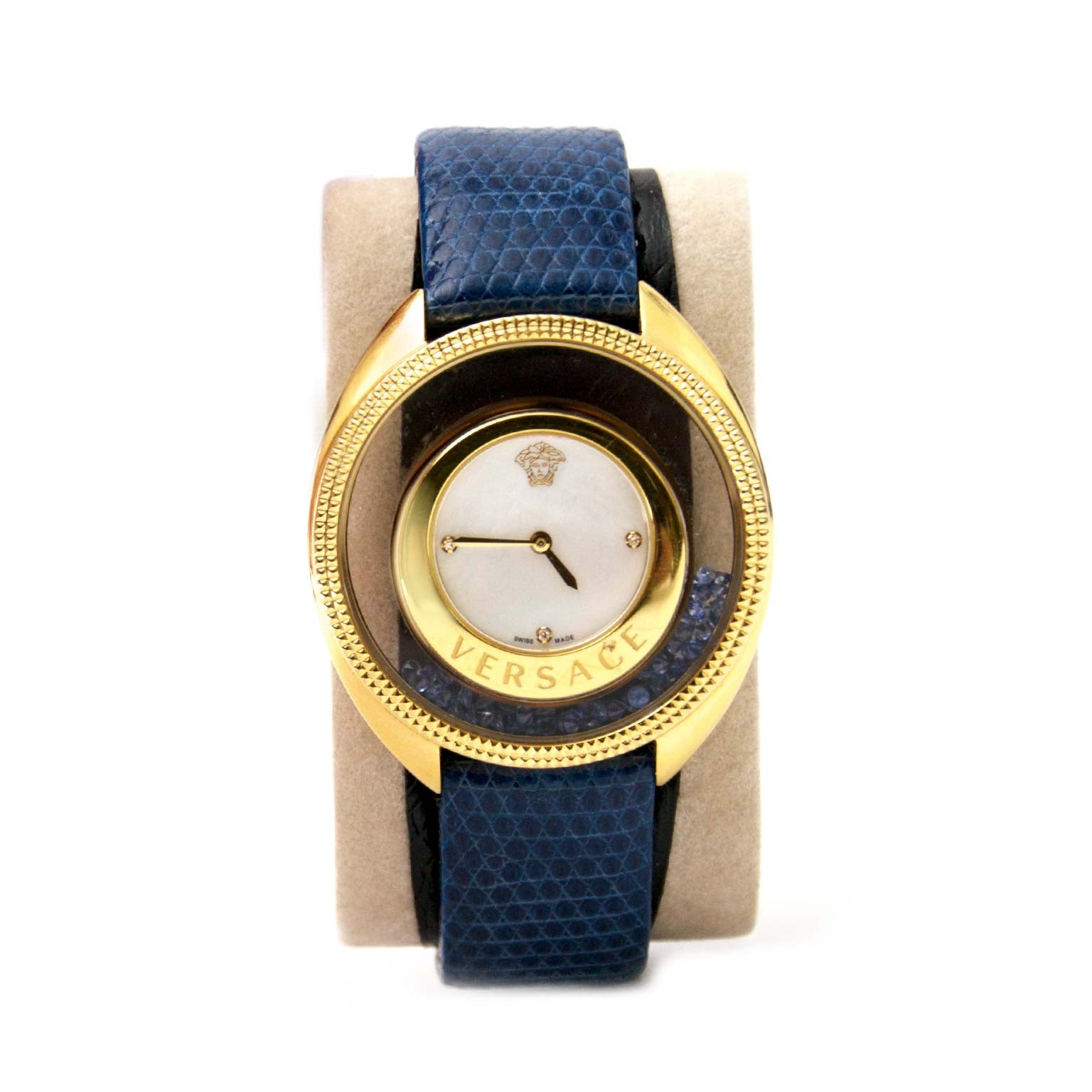 koop veilig online tegen de beste prijs Red floating sapphires in transparent bezel