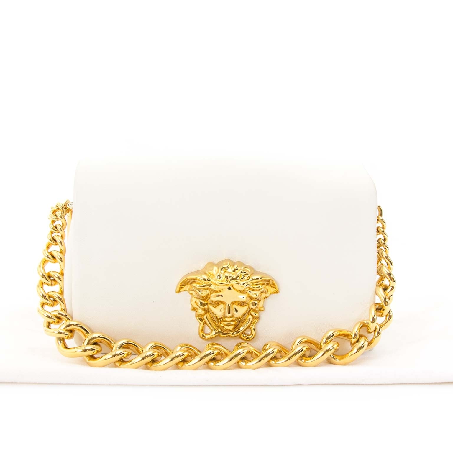 Koop en verkoop uw authentieke Versace Gold Medusa Cream Leather Shoulder Bag aan de beste prijs