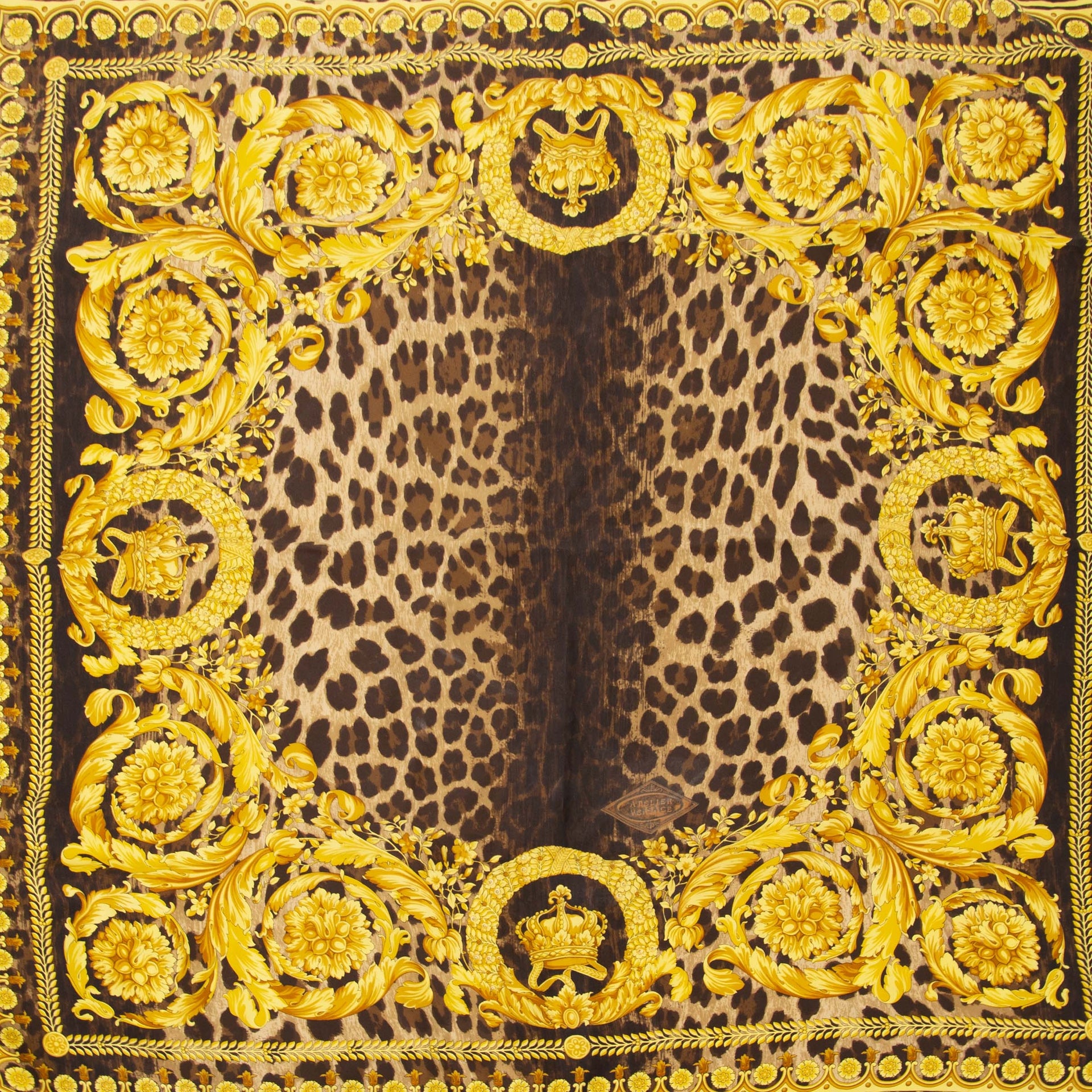 Authentieke tweedehands Versace Scarf Leopard Print With Golden Details koop online LabelLOV