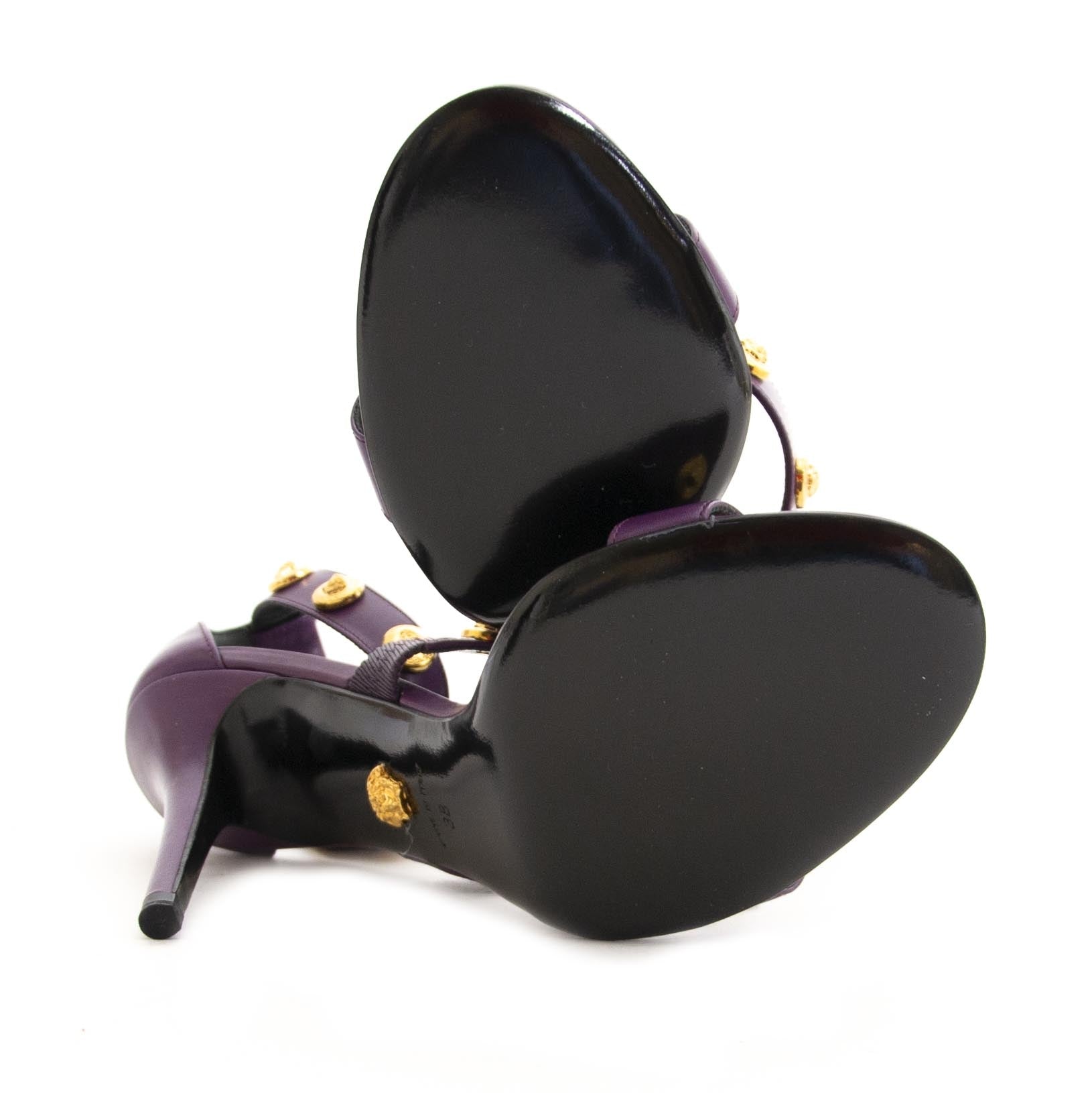 Secondhand Versace heels at Labellov. Safe online shopping at a fair price.
