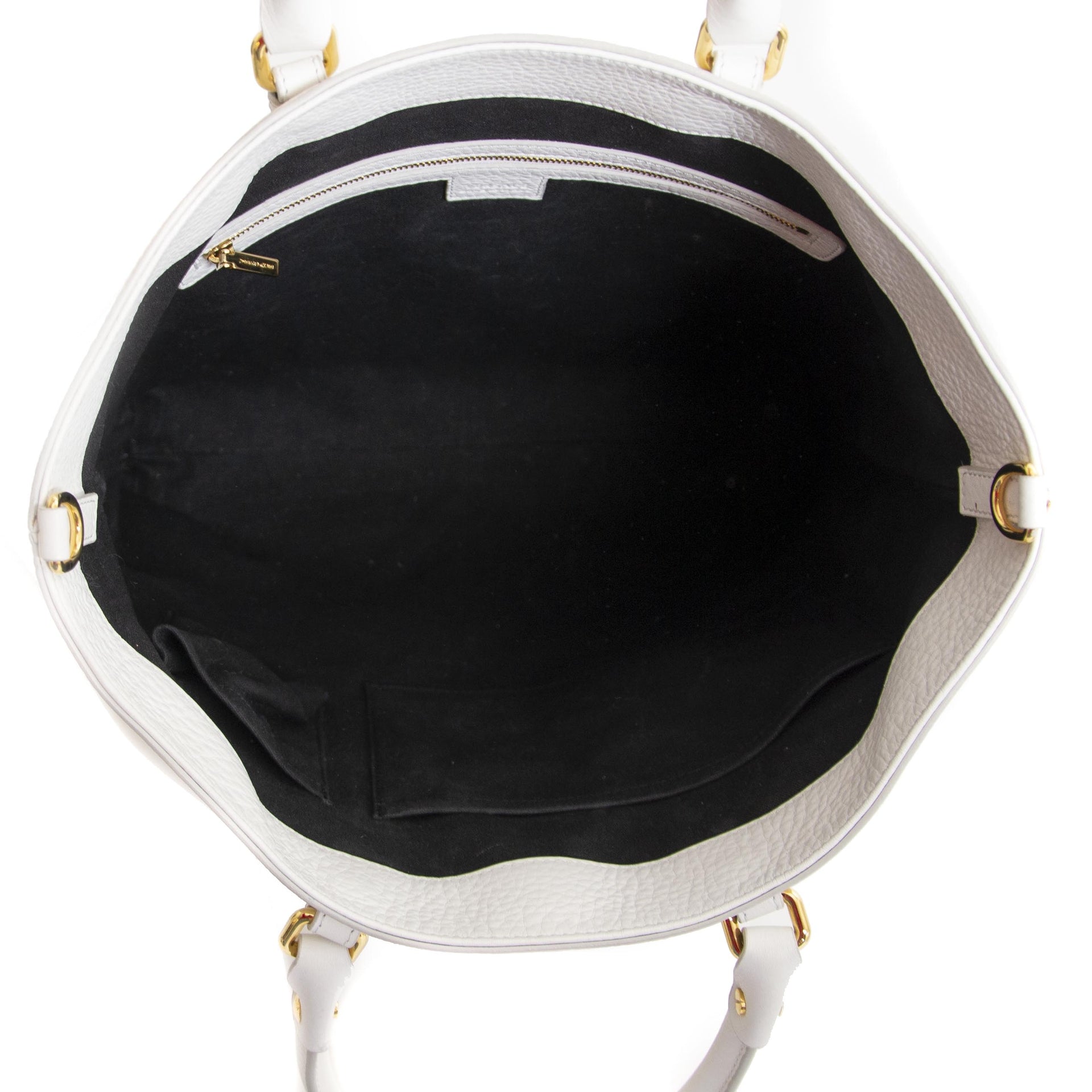 Vintage designer bags at Labellov. Online shopping at a fair price.
