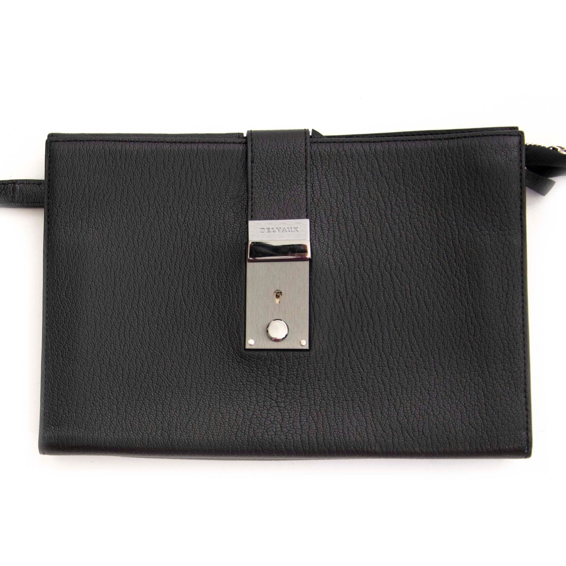 Koop authentieke tweedehands zwarte vintage Delvaux Pochette bij online webshop LabelLOV.