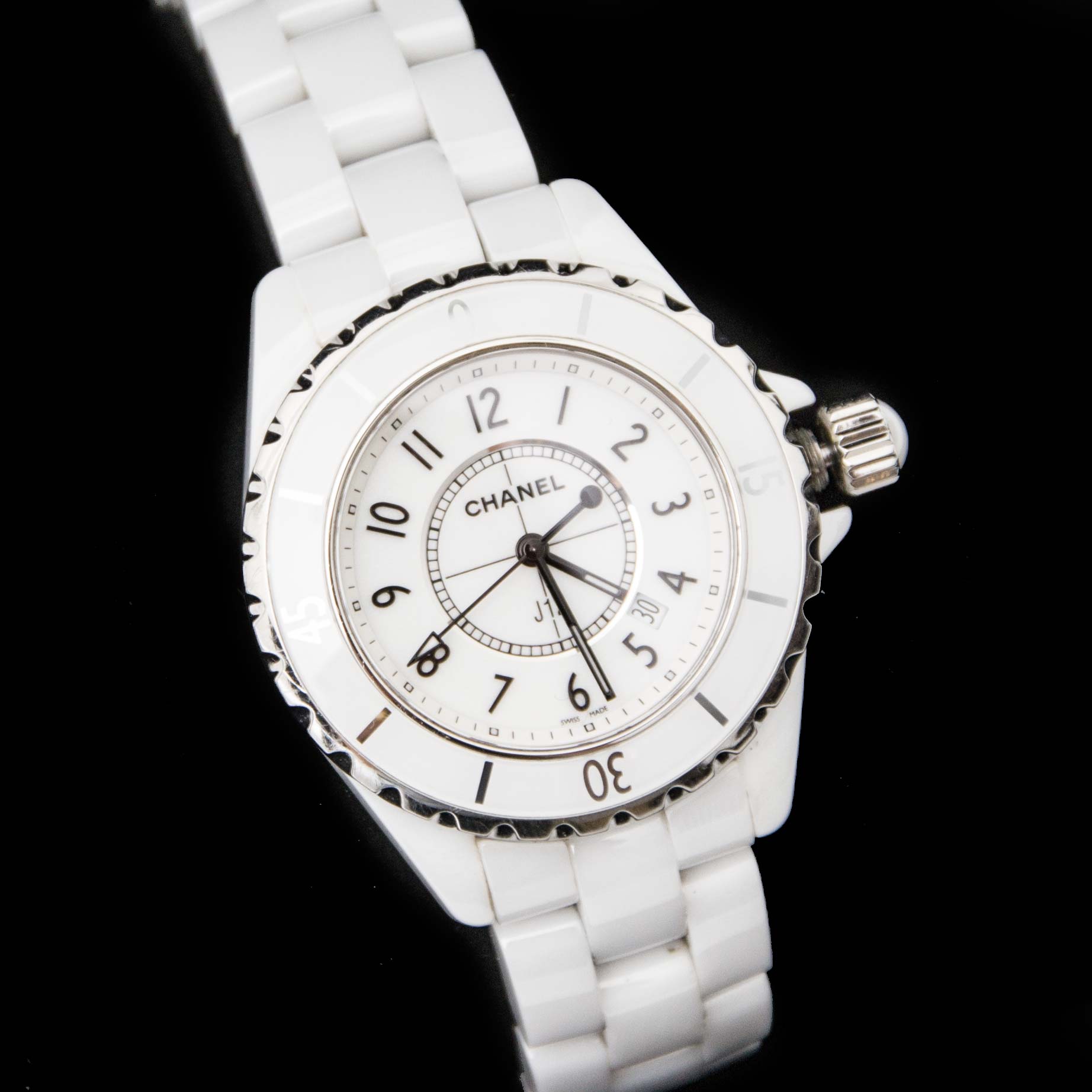 Buy safe and secure online at labellov.com for the best price chanel watch j12 33MM Ceramic white