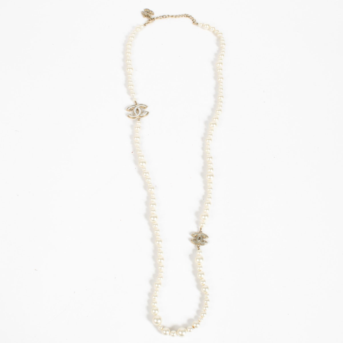 Authentic second-hand Chanel 12A Gold Pearl Necklace on labellov.com