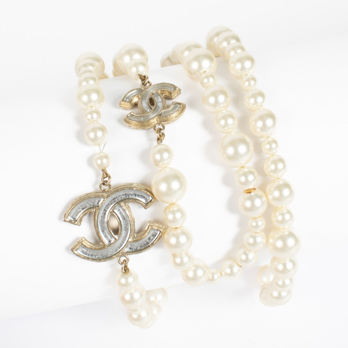 Authentic second-hand Chanel 12A Gold Pearl Necklace on labellov.com