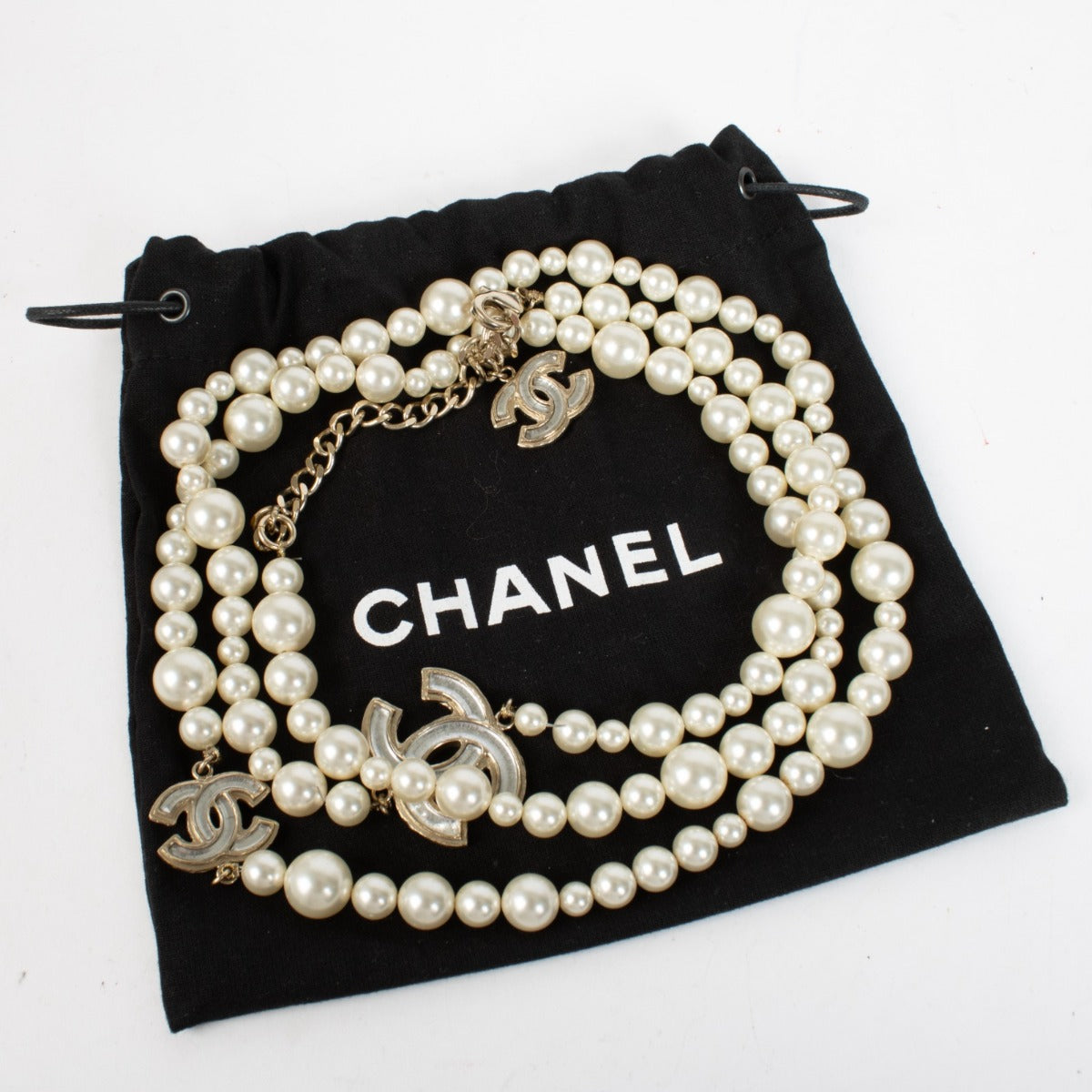 Authentic second-hand Chanel 12A Gold Pearl Necklace on labellov.com