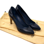 front vieuw dark blue louis vuitton pumps