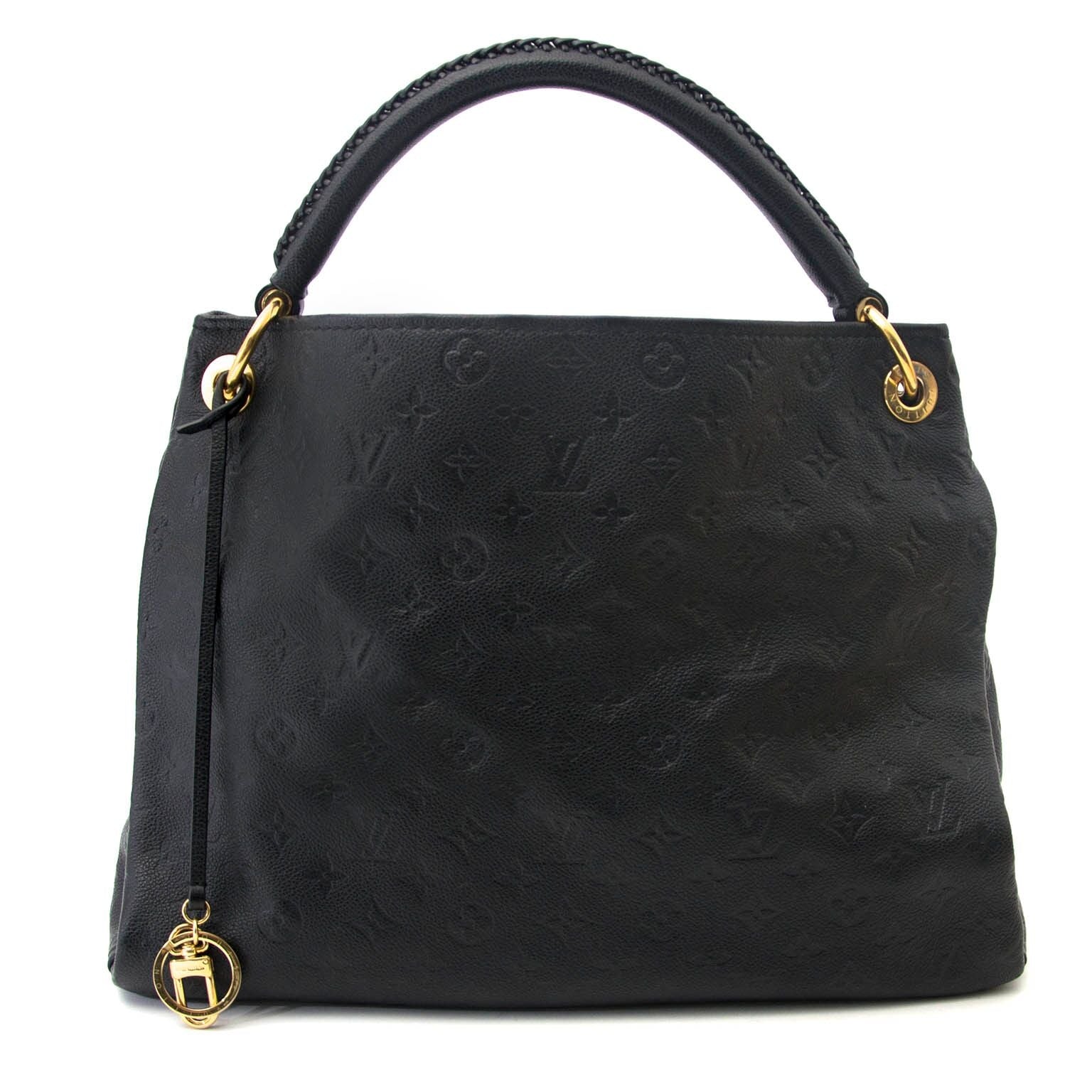 koop tweedehands Louis Vuitton Black Leather Artsy MM bij labellov