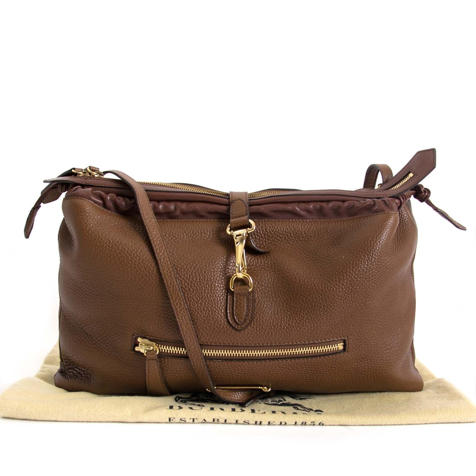 koop tweedehands Burberry Brown Long Crush Hobo Bag bij labellov.com
