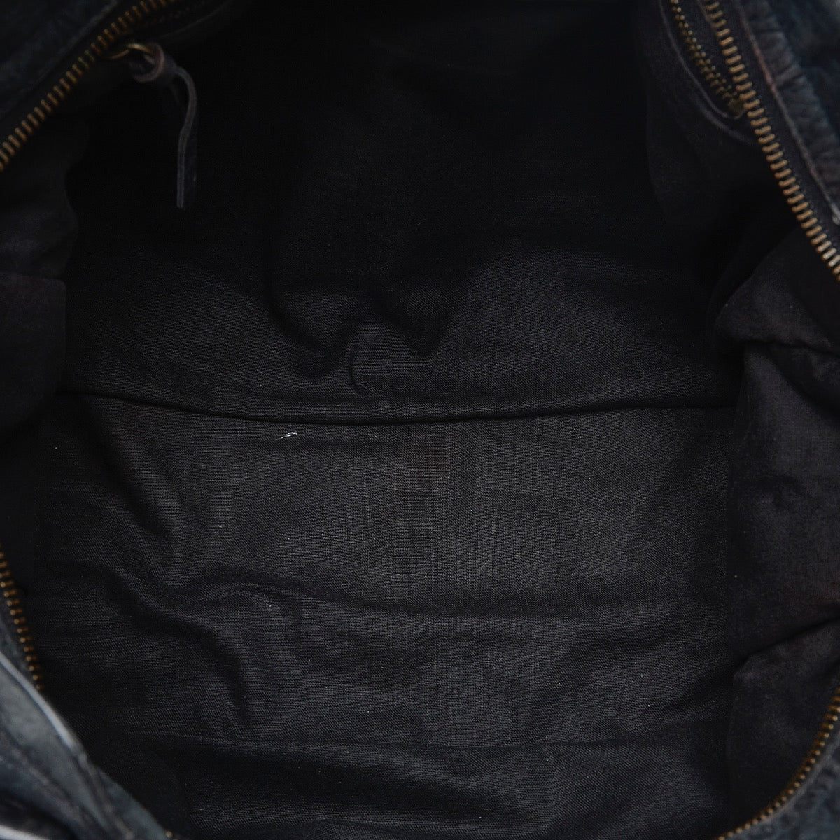 Shop safe online at Labellov in Antwerp, Brussels and Knokke this 100% authentic second hand Balenciaga Black Classic City Bag