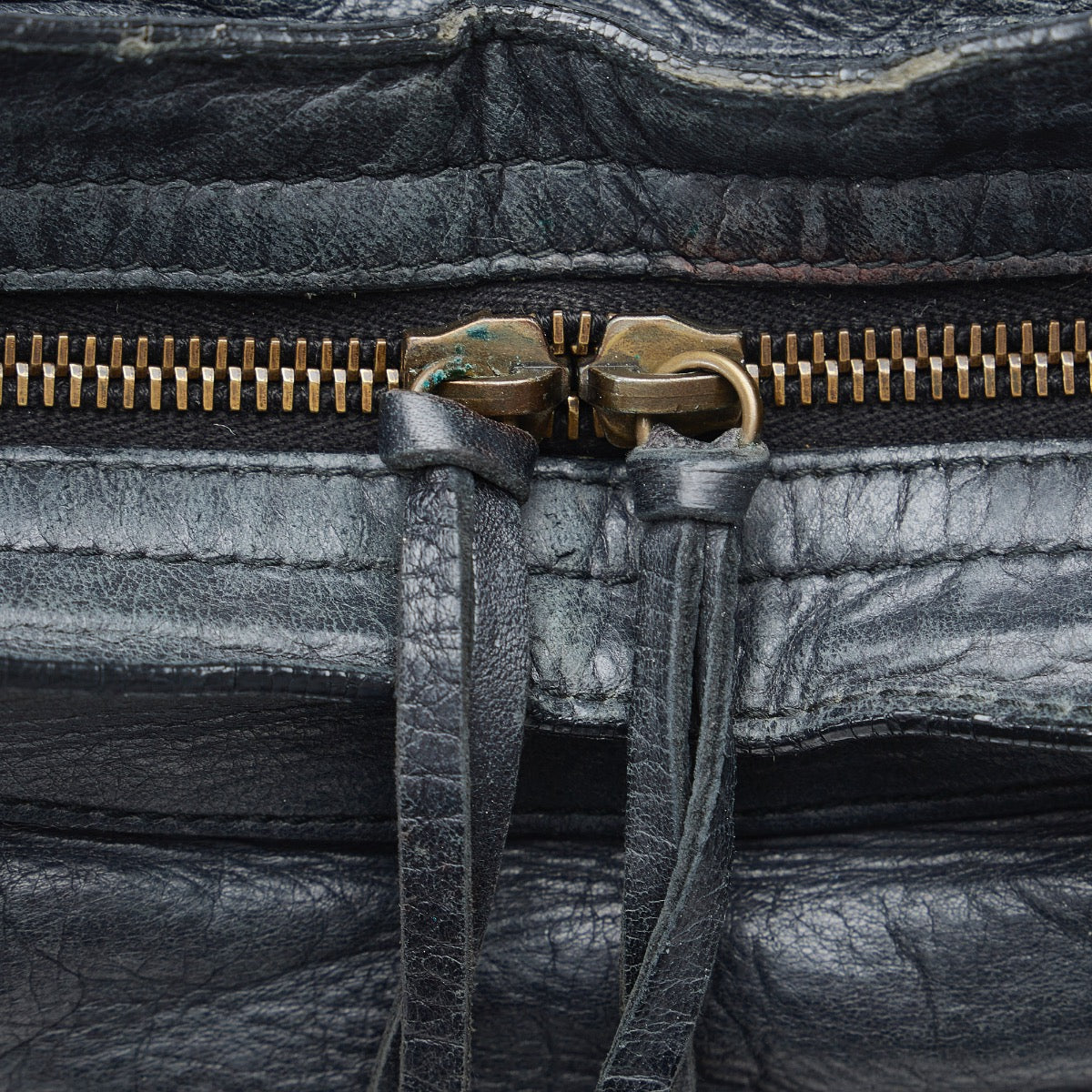 Shop safe online at Labellov in Antwerp, Brussels and Knokke this 100% authentic second hand Balenciaga Black Classic City Bag