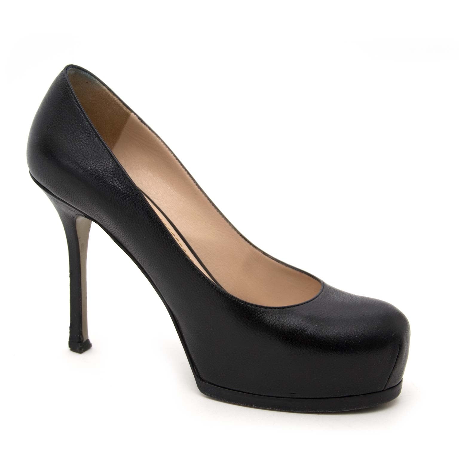 Yves Saint Laurent Black Leather Tribtoo Tribute Two Pump - Size 37 Buy authentic designer YSL secondhand shoes pumps at Labellov at the best price. Safe and secure shopping. Koop tweedehands authentieke YSL schoenen bij designer webwinkel labellov.
